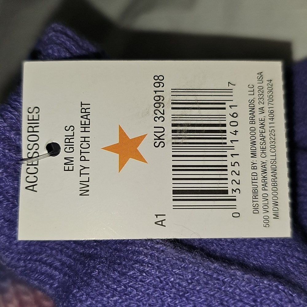 extremely ME! Girls Beanie Hat and Gloves Set OSFM New - Picture 13 of 13